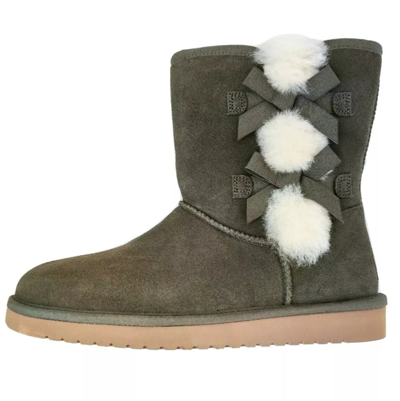 UGG Shoes - KOOLABURRA by UGG Victoria Short Boots size 10